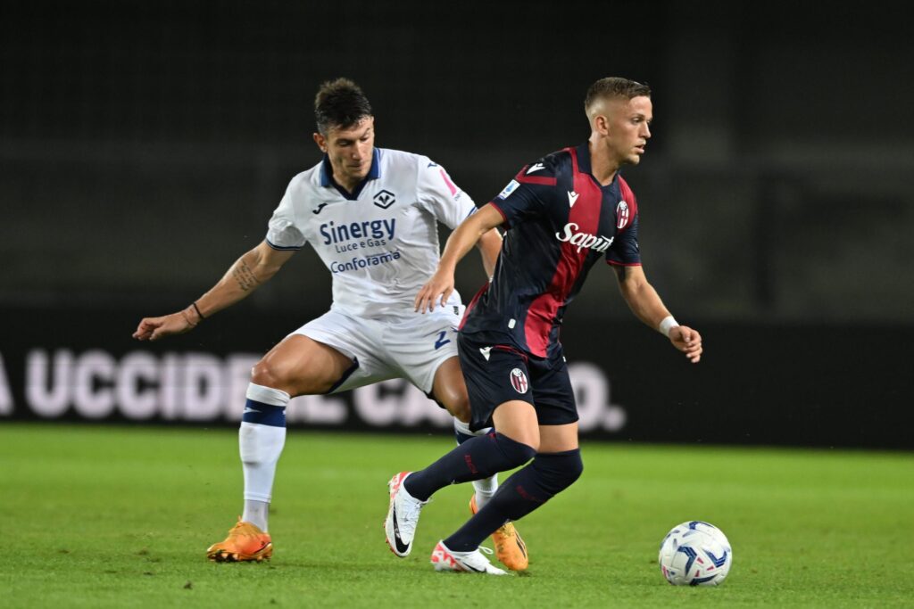 Jesper Karlsson in azione con la maglia del Bologna