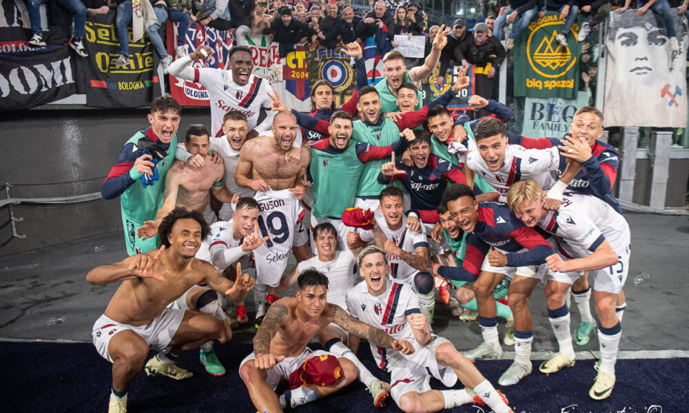 La gioia del Bologna per la vittoria a Roma, importante per la qualificazione in Champions