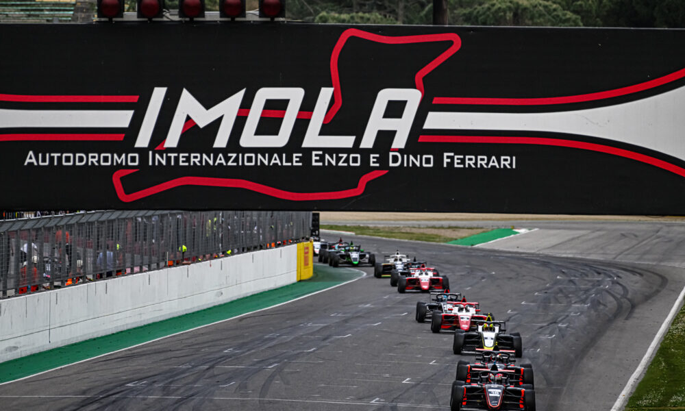 Brando Badoer conduce Gara 3 del round di Imola di F4 Italia 2023
