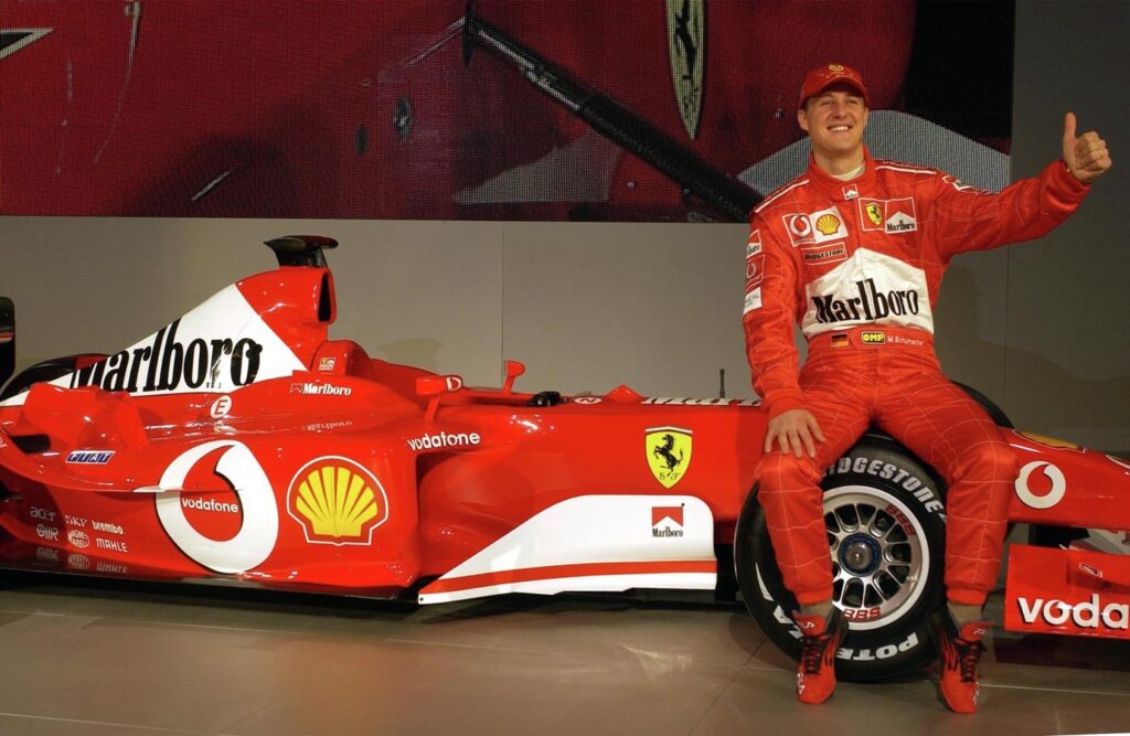 Michael Schumacher seduto sulla Ferrari F2004 con sponsor Marlboro
