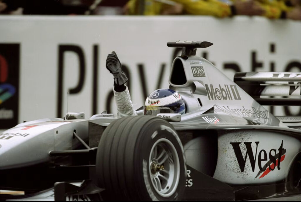 Mika Hakkinen sulla McLaren MP4/14 con sponsor West con cui ha vinto il Mondiale di F1 1999