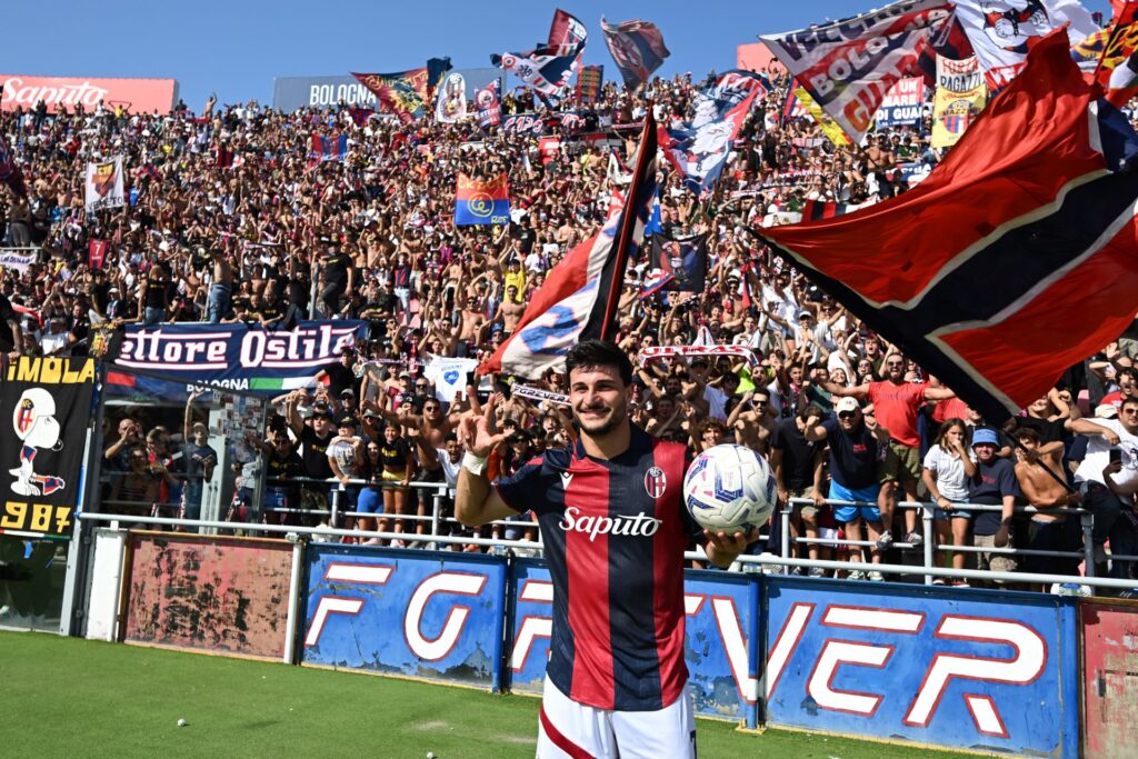 Riccardo Orsolini festeggia la tripletta in Bologna-Empoli (© Bologna FC 1909)