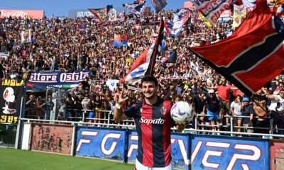 Riccardo Orsolini festeggia la tripletta in Bologna-Empoli (© Bologna FC 1909)