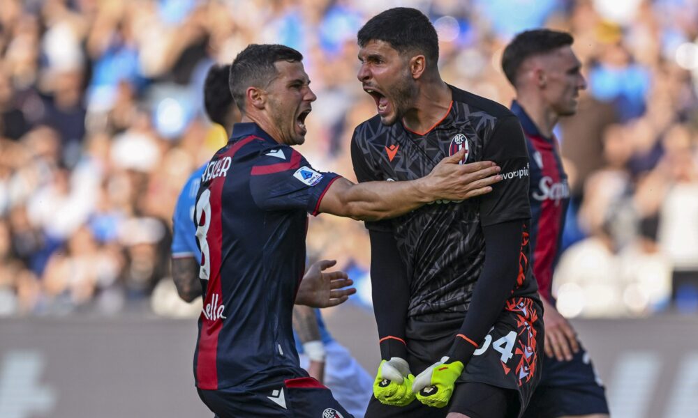 Freuler e Ravaglia durante Napoli-Bologna