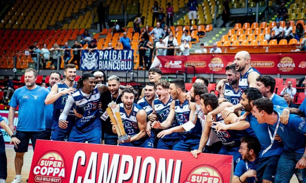 La Fortitudo vince la Supercoppa (©Fortitudo Pallacanestro Bologna 103 Profilo Facebook)