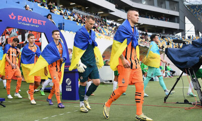 I giocatori dello Shakhtar Donetsk scendono in campo