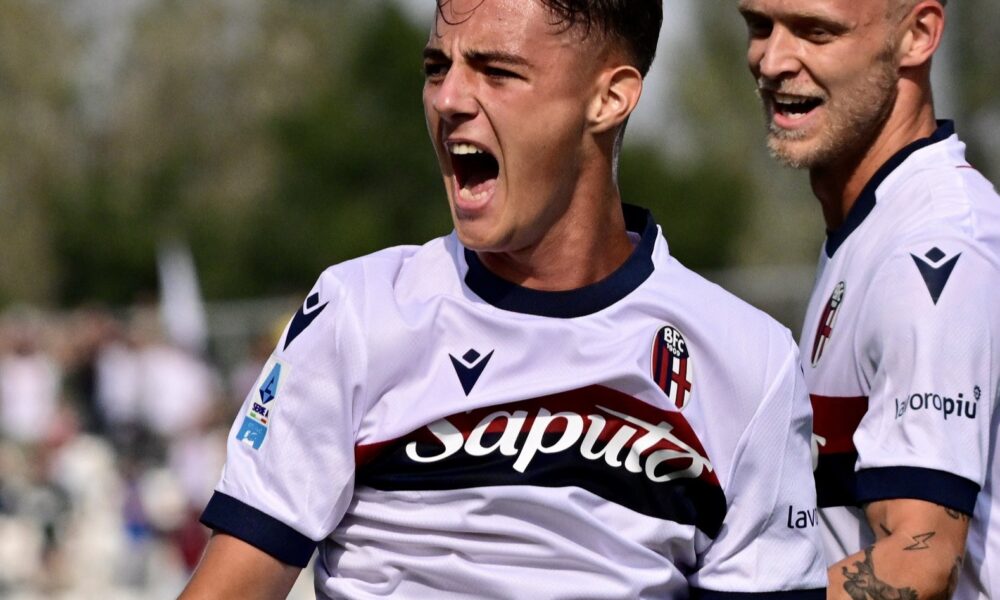 Urbanski esulta per il 1° gol in Serie A in Monza-Bologna