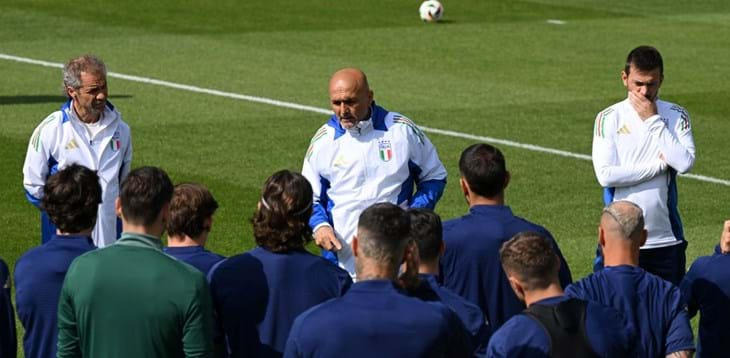 Il CT dell’Italia, Luciano Spalletti, parla agli Azzurri