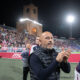 Vincenzo Italiano sotto la Curva dopo Bologna-Atalanta