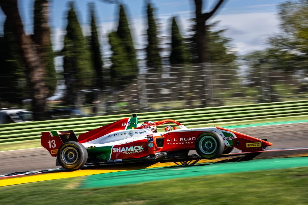 James Wharton in azione a Imola durante il Round della FRECA