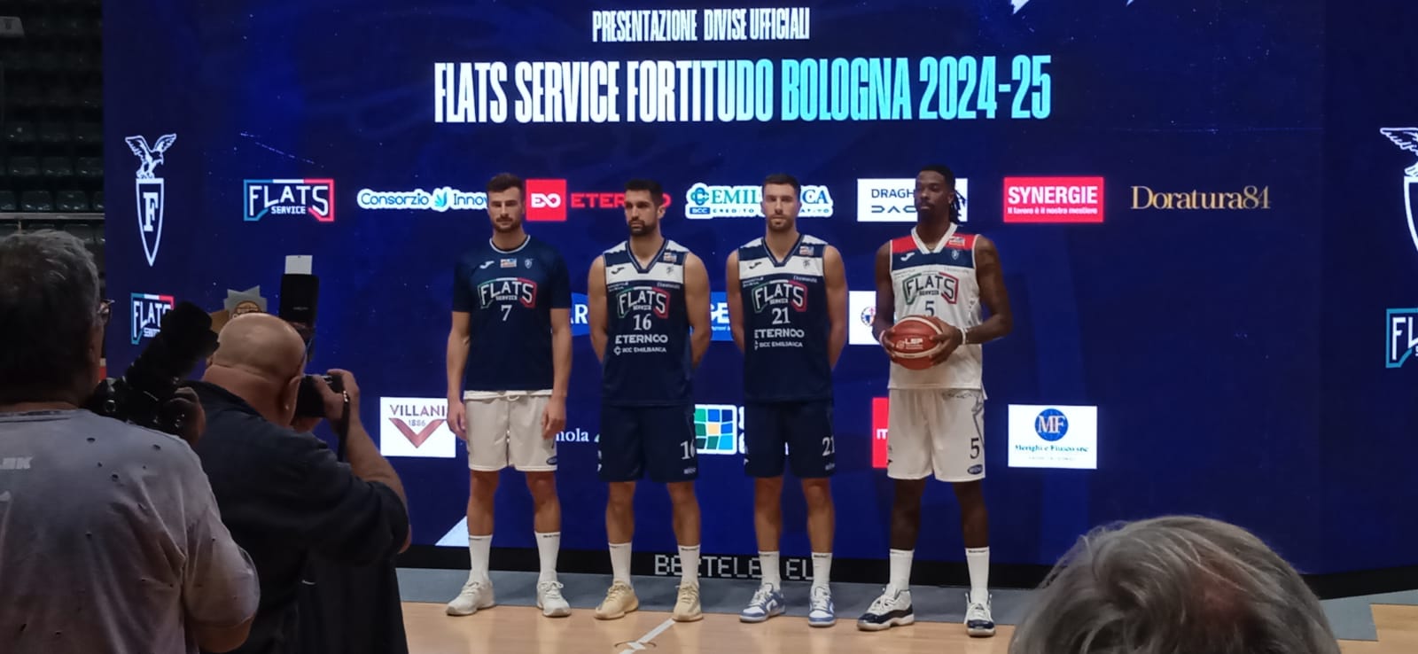 La presentazione delle divise della Fortitudo