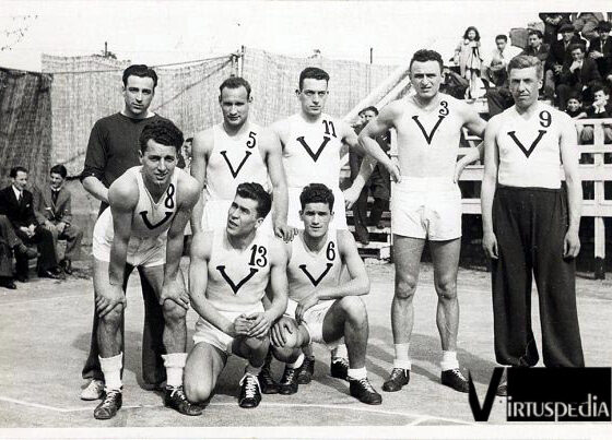 Una foto della Virtus 1939/40. Dietro: Stivani, Paganelli, Bernardi, Marinelli, Rossetti. Davanti: Girotti, Dondi Dall'Orologio, Vannini (Foto Virtuspedia)