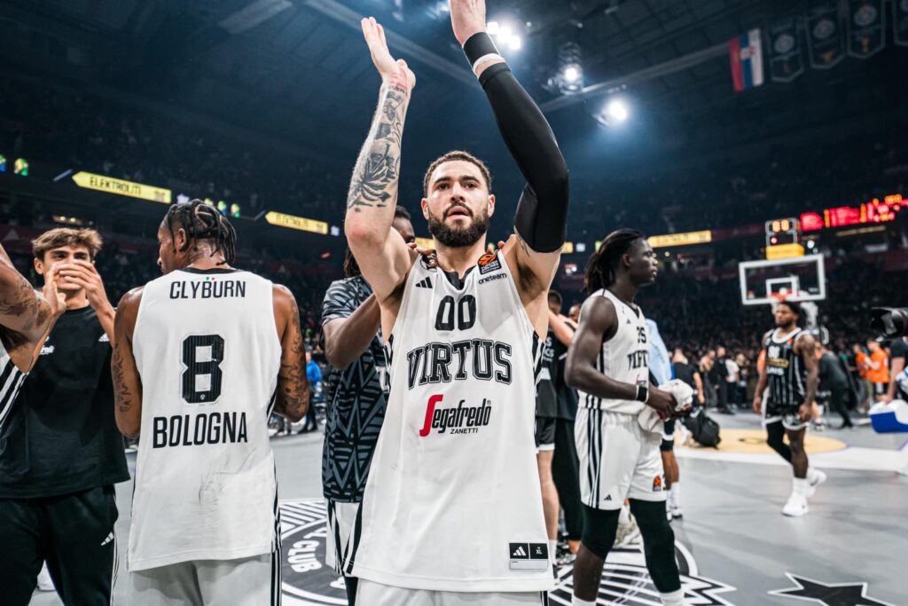 Isaia Cordinier al termine della gara (©Virtus Pallacanestro)