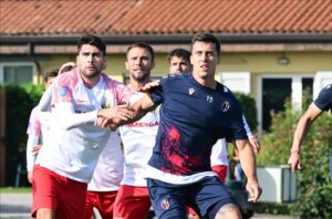 Verso Genoa-Bologna, ballottaggio in difesa