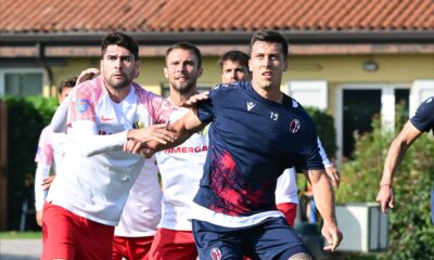 Verso Genoa-Bologna, ballottaggio in difesa