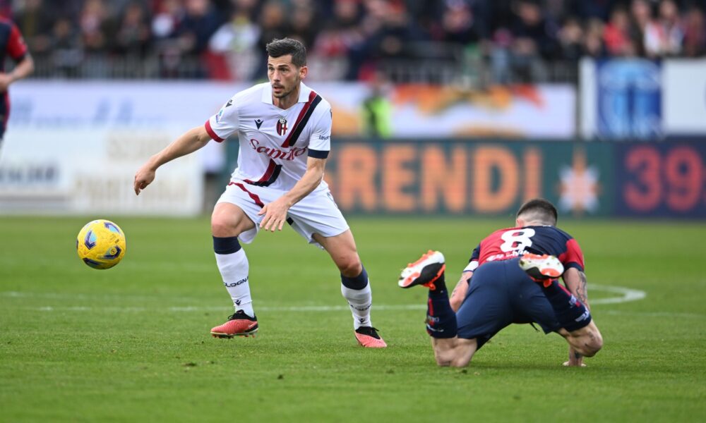 Freuler in azione in Cagliari-Bologna