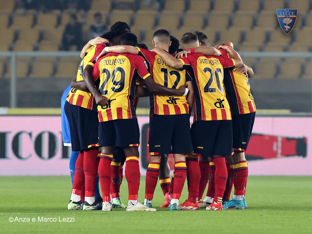 I giocatori del Lecce durante Lecce-Hellas Verona