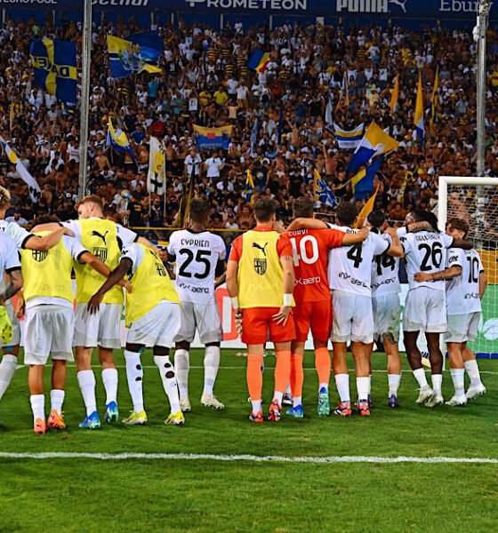 Il Parma sotto la sua curva