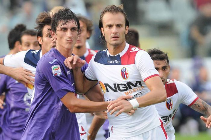 Alberto Gilardino, in azione con la maglia del Bologna