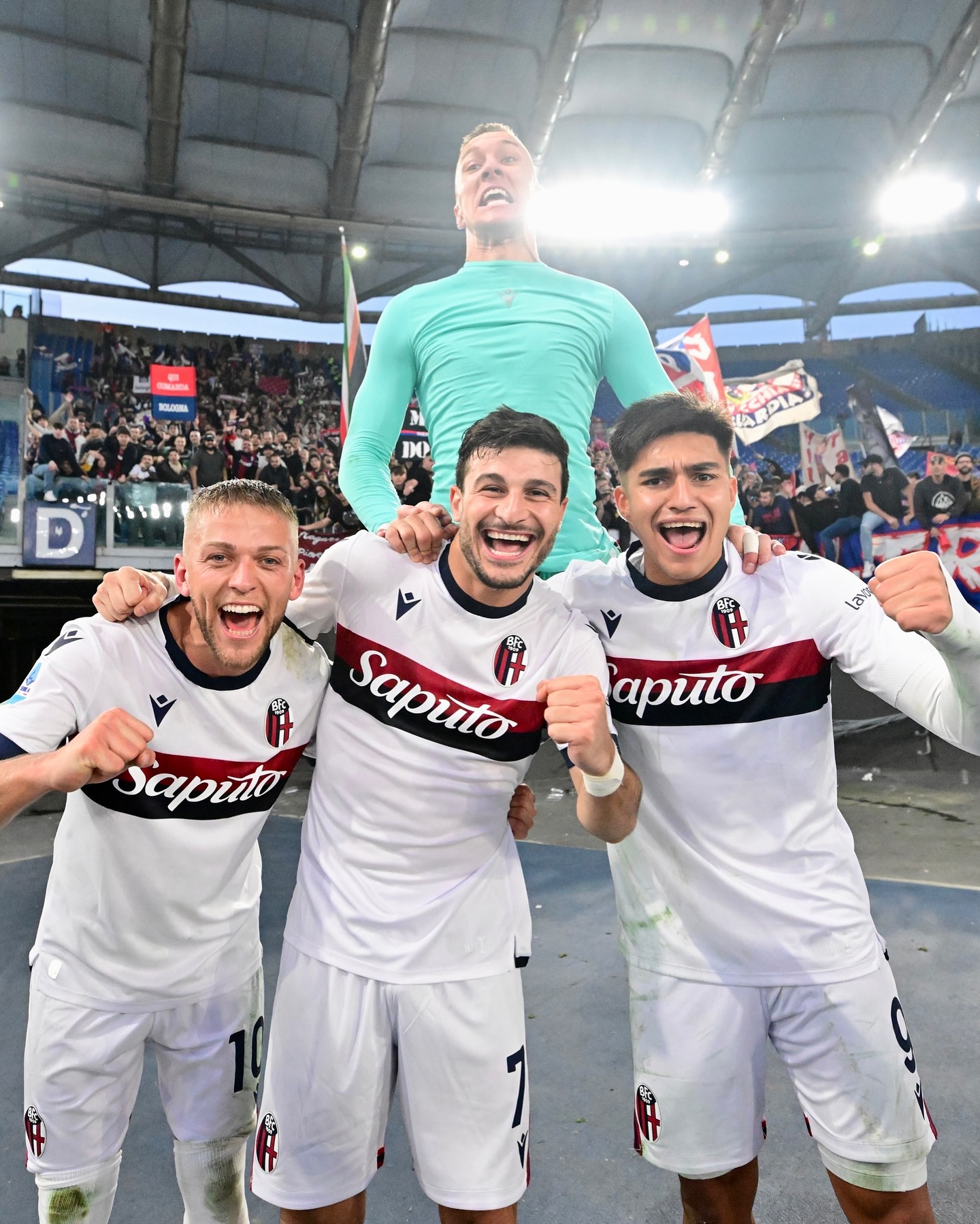 Il Bologna festeggia all'Olimpico crediti Bologna Fc 1909