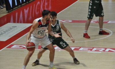 Matteo Fantinelli in post basso in Fortitudo Bologna - Avellino Basket (©Mauro Donati - Fortitudo Flats Service Bologna)