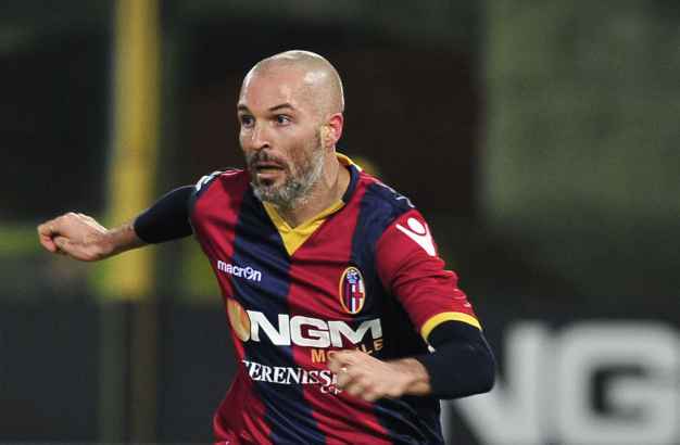 Andrea Raggi, con la maglia del Bologna