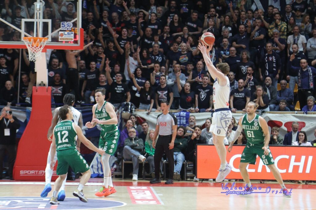 Leo Menalo in Fortitudo Flats Service Bologna - Avellino Basket (©Valentino Orsini - Fortitudo Flats Service Bologna)