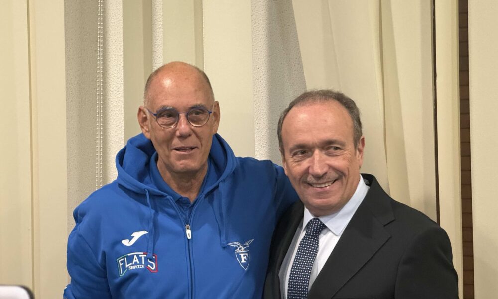 Caja e Tedeschi alla presentazione per il ritorno del coach (© 1000 Cuori Rossoblu)