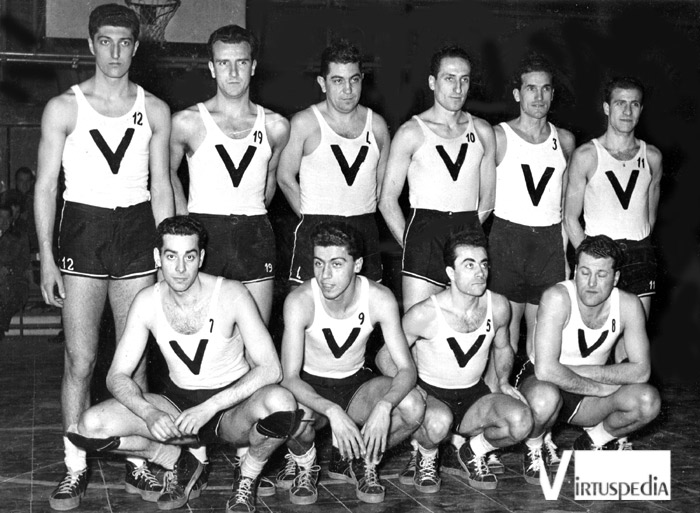 Pavia-Virtus. Virtus 1951/52. In piedi: Gambini, Dino Zucchi, Bersani, Ferriani, Vannini, Carlo Negroni. Sotto: Rapini, Bencivenni, Ranuzzi, Battilani