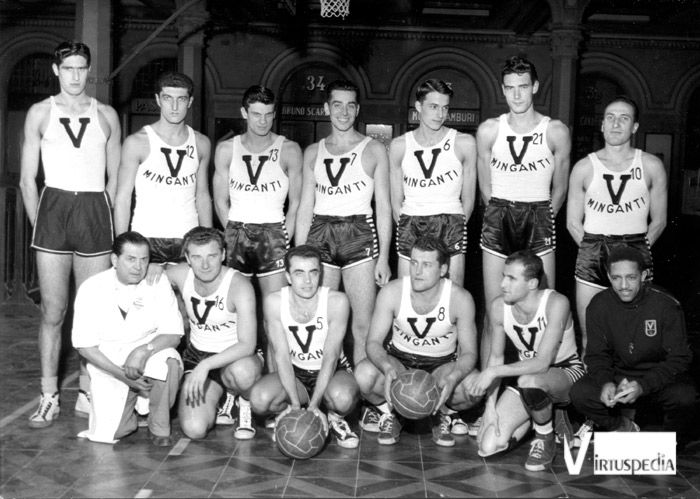 Virtus-Ginnastica Triestina. Virtus 1953/54. In piedi: Mioli, Gambini, Canna, Rapini, Borghi, Calebotta, Ferriani. Sotto: Giarella, Dario Zucchi, Ranuzzi, Battilani, Carlo Negroni, Strong