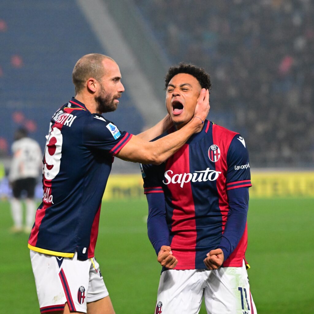 Dan Ndoye e Lorenzo De Silvestri (© Bologna FC 1909)