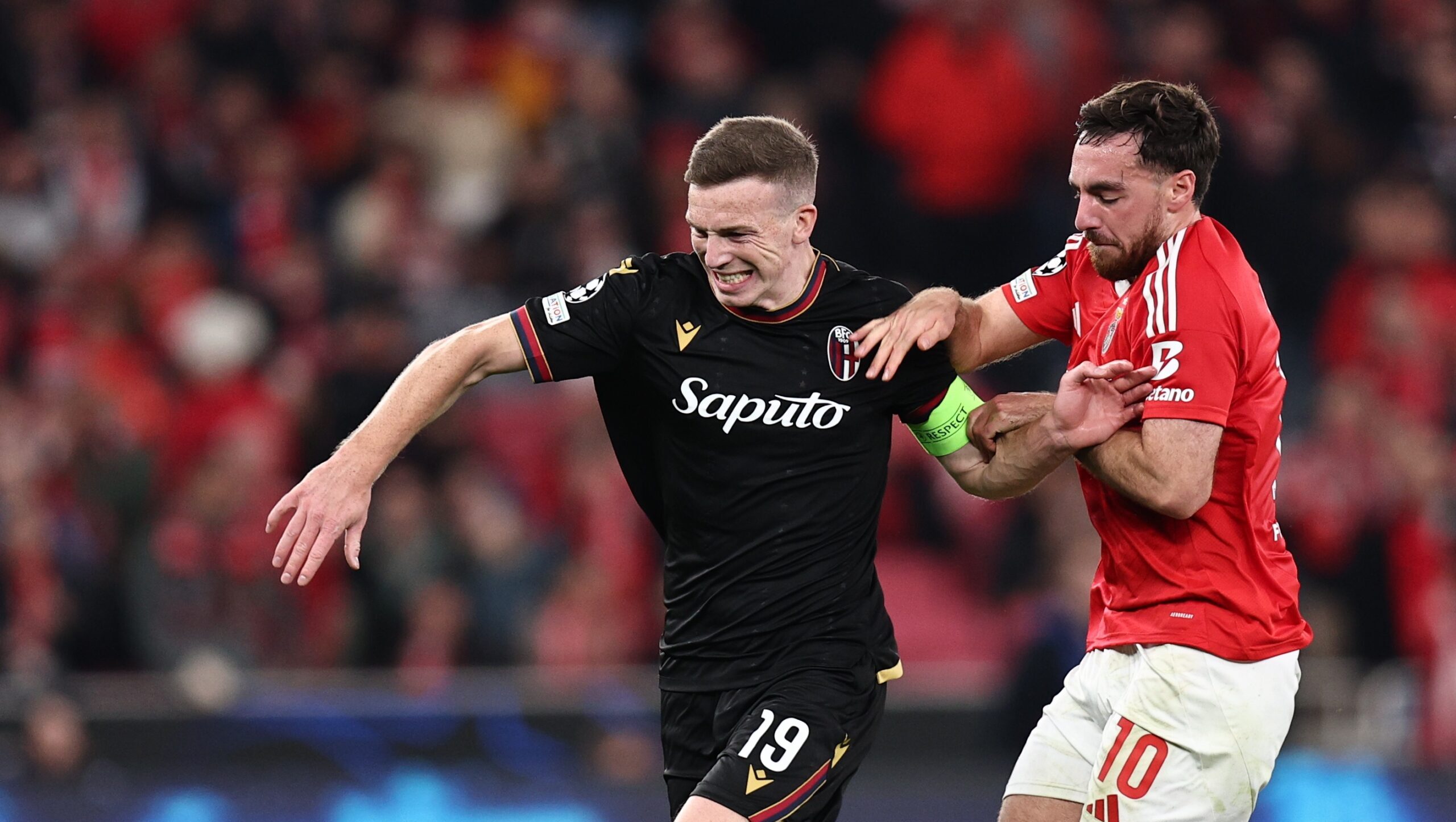 Lewis Ferguson in Champions League contro il Benfica(© Bologna FC 1909)