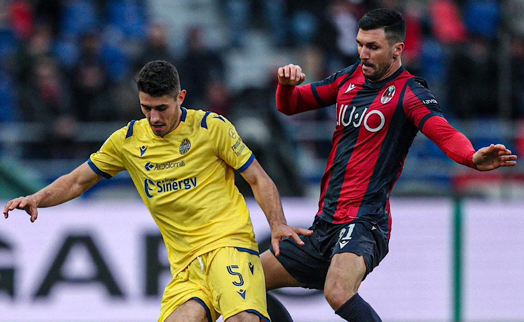 Roberto Soriano e Davide Faroni durante un Bologna-Verona