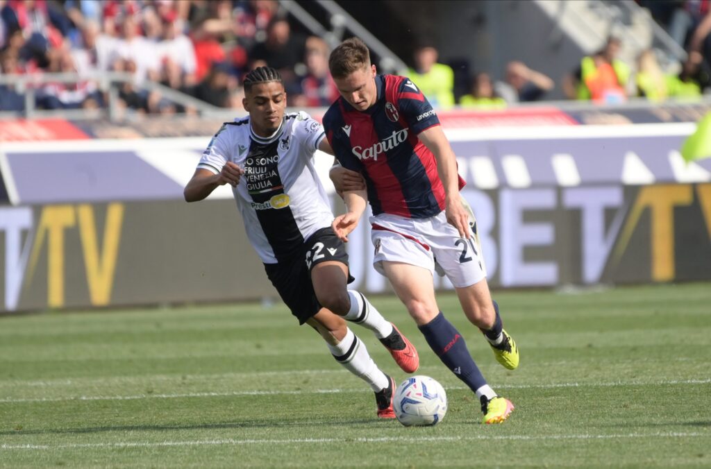 Michel Aebischer in azione durante Bologna-Udinese