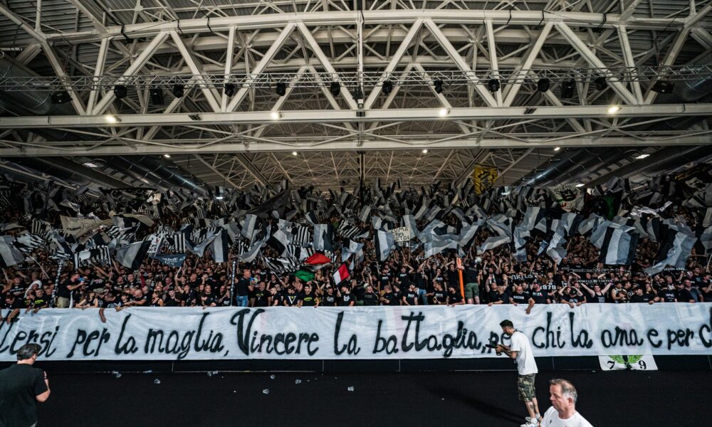 La curva della Virtus Bologna