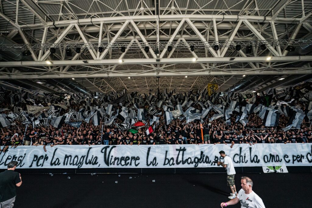 La curva della Virtus Bologna