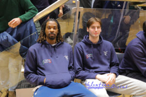 Kenny Gabriel e Leo Menalo in panchina durante Fortitudo-Udine crediti Valentino Orsini