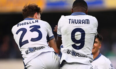 Nicolò Barella e Marcus Thuram esultano con la maglia dell'Inter