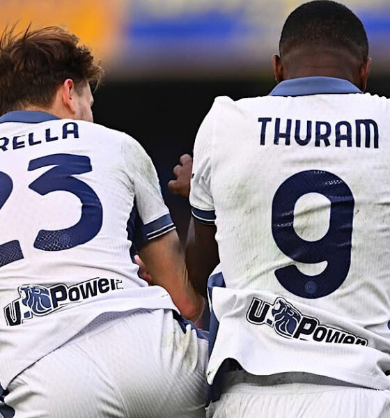 Nicolò Barella e Marcus Thuram esultano con la maglia dell'Inter