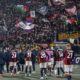 La squadra sotto la curva dopo Bologna-Borussia Dortmund (© Damiano Fiorentini)