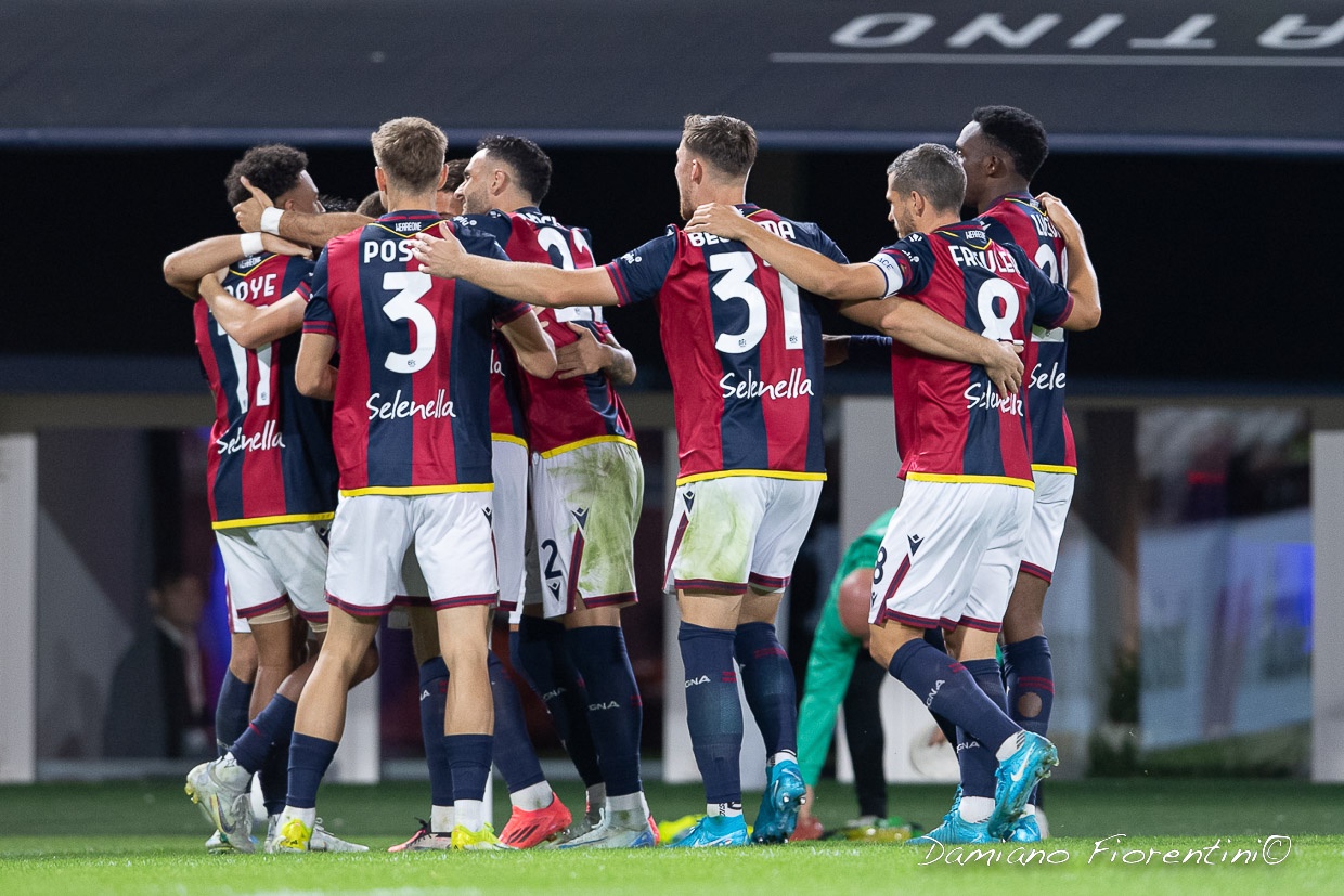 L'esultanza dei giocatori rossoblù in Bologna-Atalanta